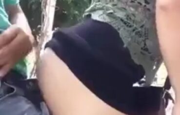 Tarado Enfia no Rabo da Priminha Safada em Vídeo Caseiro