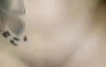 Thaís Morena Peituda com Piercing Rebola Gostoso no Namorado e Vira de Quatro