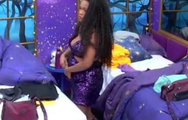 Thalyta Alves exibe peitões gostosos em cena picante do BBB24