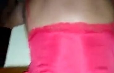 Tio Safado Flagra a Própria Luxúria com Sobrinha Novinha no Quarto