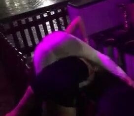 Camila Oliveira loira gostosa mostra tudo em briga de boate quente
