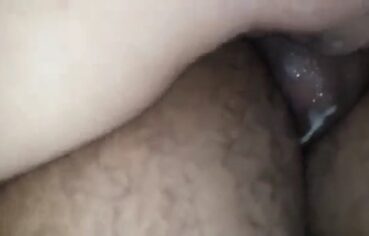 Carina a esposa mais gostosa do xvídeos sentando com força no pau do marido