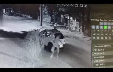 Esposa flagrada transando com morador de rua de surpresa