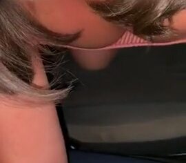 Helena casada se entrega a um desconhecido no carro do marido