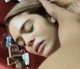 Loira cavala trepando de quatro e pedindo leitinho na boca