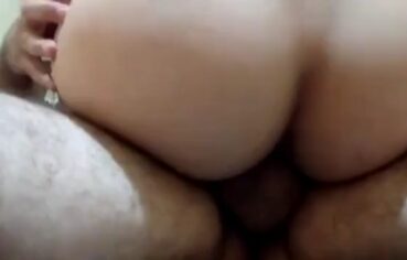 Loirinha rabuda sentando gostoso enquanto corno filma foda amadora