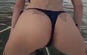 Luane ninfeta exibe tatuagens sensuais ao som de funk em lancha