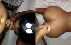 Mulata ninfeta gostosinha mamando talento e de quatro para esporrada na bundinha