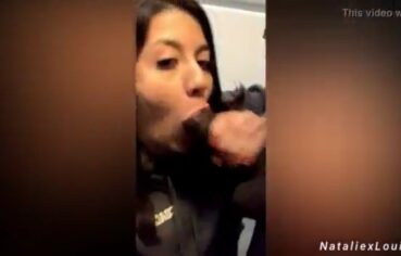 Natalie novinha sacode a cabine do avião com um negão bem dotado