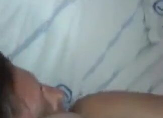 Novinha safada fode com dois coroas no motel e grava tudo em HD