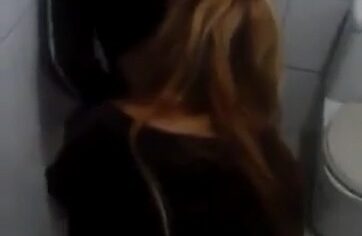 Piriguete de Anchieta-ES levando rola gostoso enquanto é filmada