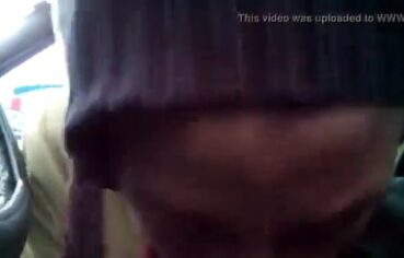 Pretinha safada chupa com vontade por dinheiro em vídeo amador explícito