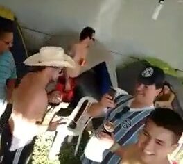 Putona gostosa se exibindo nua na festa em Barretos e deixando todos loucos
