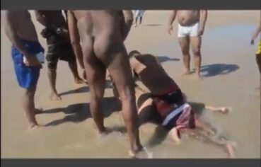 Suruba amadora brasileira intensa de casais liberais na praia do nordeste