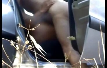 Tarado grava fogo no mato com prostituta em vídeo amador picante