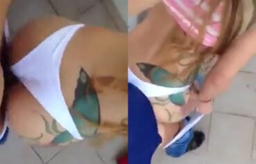 Tatuada safada de saquarema mostra tudo na varanda com vizinho