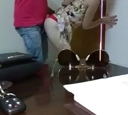 Valéria vai à entrevista de emprego e se entrega ao futuro patrão em cena picante