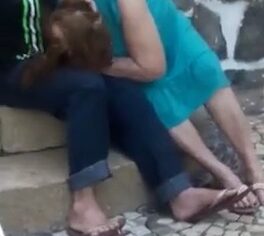 Velho tarado faz uma velhinha devassa chupar sua piroca em Vitória