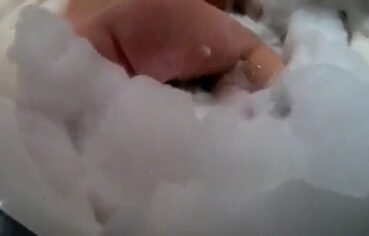 Carmem safada quicando gostoso na banheira do motel enquanto o corno filma