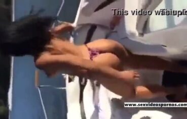 Casada nordestina empinando o rabo na suruba caseira com swing quente