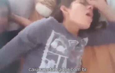 Casal safado de curitiba fodendo gostoso no anal caseiro até gozar