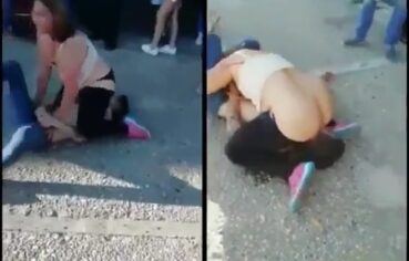 Colombiana doidinha dando chá de bunda no meio da rua pra macho gostoso