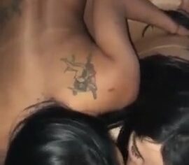 Duas safadas chupando o playboy no motel até ele explodir