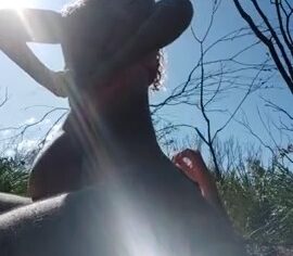 Esposa safada cavalgando gostoso no pau do amigo até gozar forte