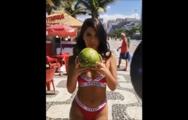 Gina Valentina cavalgando gostoso no pau duro até gozar no motel