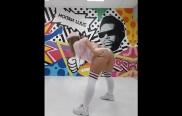Júlia Kulchenko rebolando gostoso no pau até gemer de tesão