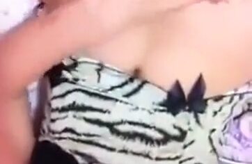 Karine ruiva ninfeta mostrando a xota gostosa no vídeo caseiro