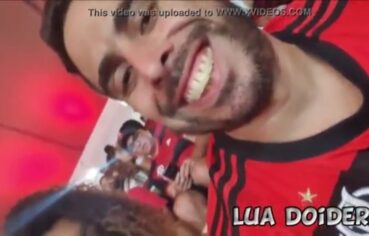 Lua Doidera exibindo a bucetinha no jogo do Flamengo sem calcinha