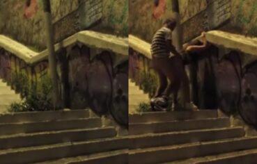 Manu safada sentando gostoso no amigo na escadaria até gozar