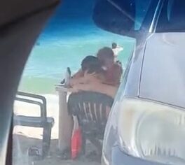 Mexicana gostosa quicando forte no pau em público na Bahía de Kino