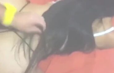 Morena gostosa cavalgando o pau do marido com tesão até gozar