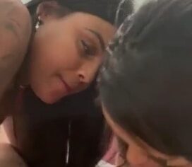 Moreninhas gostosas em ménage chupando com vontade até gozar na boca