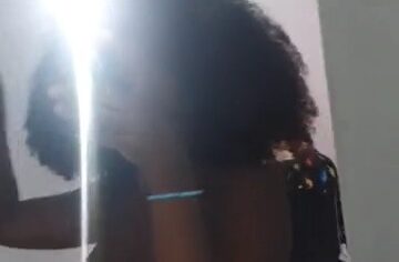 Ninfeta negra Bela Iza pelada se exibindo de forma sexy