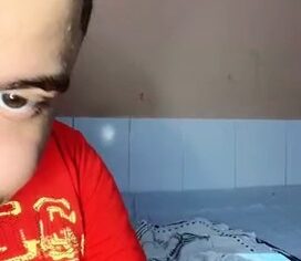 Ninfetinha gostosa cavalgando forte na piroca e gemendo alto na live