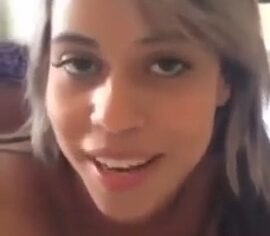 Novinha carioca cavalgando com tesão no pau grosso até gozar