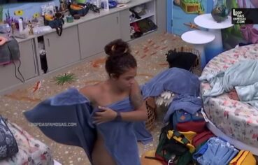Paula Freitas mostrando os peitos e fudendo no BBB23