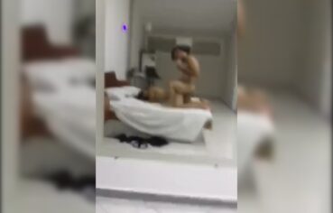 Rafaella Ninfeta Rabuda Foi Pro Motel Com o Colega de Trabalho e Entrou na Piroca de Quatro Enquanto Ele Filmava a Cena