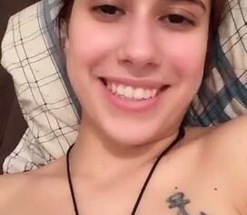 Ruiva novinha se tocando na webcam e gemendo de tesão