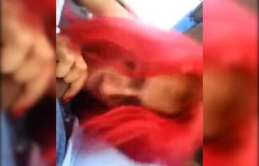 Sabrina ruiva novinha chupando rápido a rola no carro do mais velho