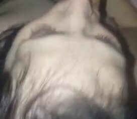 Safadinha do olho verde chupando com gosto até o talo