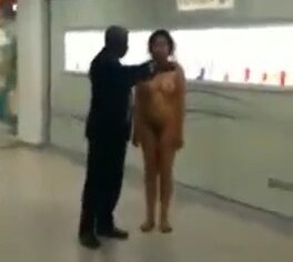 Amadora pelada no shopping de Porto Alegre sendo filmada por um cara safado