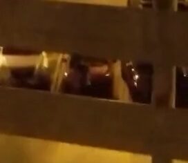 Casal safado transando no carro com vizinhos espiando