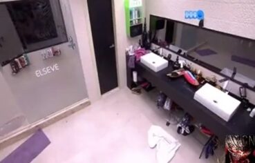 Clara e Vanessa Bebadas se Pegando Forte na Cama com Dedadas Explícitas