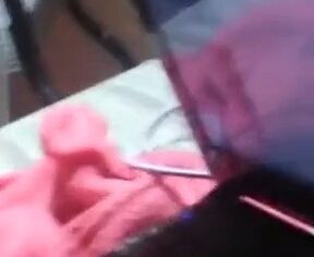 Cris amadora tatuada se masturbando com sapato de quatro enquanto o crush filmava