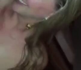 Esposa e amiga se pegando no motel enquanto o marido grava a putaria