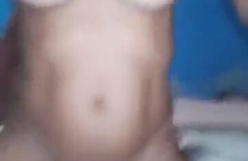 Esposa morena de Ipatinga levando rola grossa do maridão